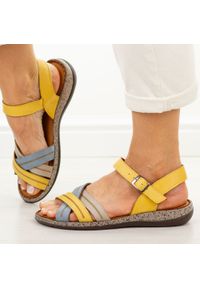 Żółto niebieskie skórzane sandały damskie T.Sokolski 910. Okazja: na co dzień, na spacer. Zapięcie: sprzączka. Kolor: żółty. Materiał: skóra. Sezon: wiosna, lato. Styl: casual #1