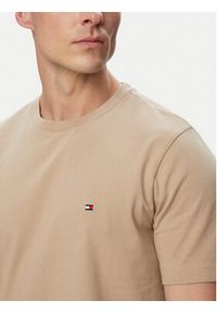 TOMMY HILFIGER - Tommy Hilfiger T-Shirt Ess Seasonal MW0MW39995 Beżowy Regular Fit. Kolor: beżowy. Materiał: bawełna #5