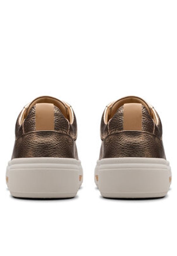 Clarks Sneakersy Hollyhock Walk 26181357 Złoty. Kolor: złoty. Materiał: skóra