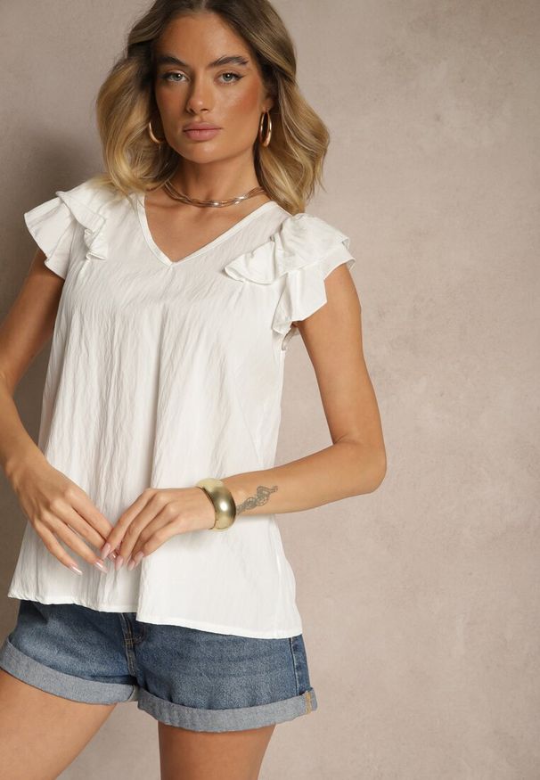 Renee - Biała Bluzka z Wiskozą i Falbankami Divama. Okazja: na co dzień. Typ kołnierza: kołnierz z falbankami. Kolor: biały. Materiał: wiskoza. Styl: casual, elegancki