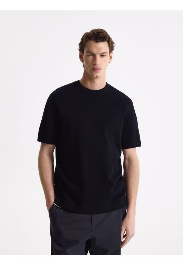 Reserved - Sweter z krótkim rękawem - czarny. Kolor: czarny. Materiał: bawełna. Długość rękawa: krótki rękaw. Długość: krótkie