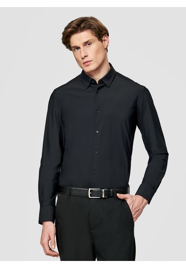 Pako Lorente - PAKO LORENTE - Czarna dzianinowa koszula męska. Typ kołnierza: kołnierzyk klasyczny. Kolor: czarny. Materiał: dzianina. Długość rękawa: długi rękaw. Długość: długie