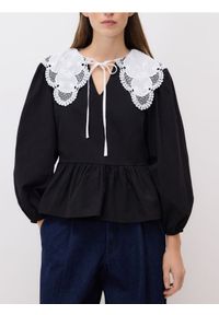 Reserved - Bluzka z koronkowym kołnierzem - czarny. Kolor: czarny. Materiał: koronka. Wzór: gładki #1