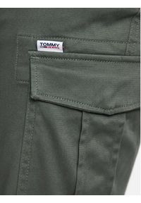 Tommy Jeans Spodnie materiałowe DM0DM14484 Zielony Slim Fit. Kolor: zielony. Materiał: bawełna