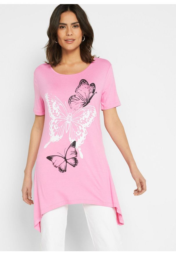 bonprix - Długi shirt z dłuższymi bokami i nadrukiem w motyle. Kolor: różowy. Długość: długie. Wzór: nadruk