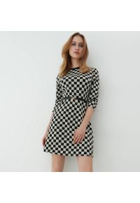 Mohito - Sukienka mini w szachownicę - Czarny. Kolor: czarny. Długość: mini #1