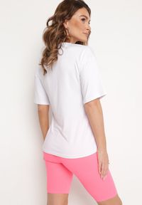 Born2be - Różoo-Biały Komplet T-shirt z Ozdobnym Nadrukiem Szorty Typu Kolarki Wanesia. Kolor: różowy. Materiał: dzianina. Wzór: nadruk #4