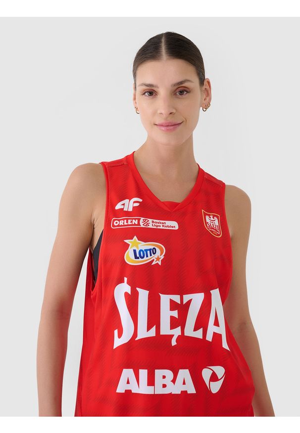 4f - 4F Koszulka meczowa replika wyjazdowa z sezonu 2024/25 damska 4F x Ślęza Wrocław - multikolor XXL. Typ kołnierza: dekolt w serek. Kolor: wielokolorowy. Materiał: dzianina, włókno, materiał, syntetyk. Wzór: gładki, nadruk, ze splotem. Sport: koszykówka, fitness