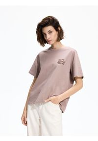 Reserved - Bawełniany t-shirt z nadrukiem - brązowy. Kolor: brązowy. Materiał: bawełna. Wzór: nadruk