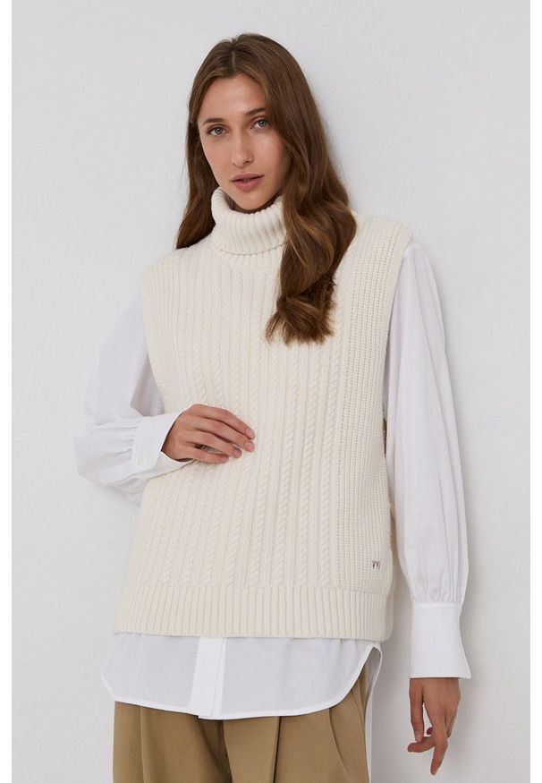 Victoria Victoria Beckham - Sweter. Okazja: na co dzień. Typ kołnierza: golf. Kolor: beżowy. Materiał: dzianina. Wzór: ze splotem. Styl: casual