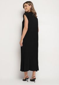 Born2be - Czarna Plisowana Sukienka Mavence. Okazja: na co dzień. Kolor: czarny. Wzór: nadruk. Styl: casual, klasyczny #5
