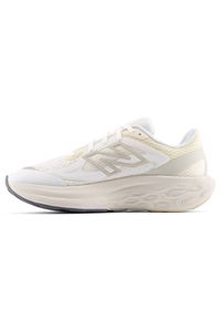 Buty damskie New Balance UTRNEA – beżowe. Okazja: na spacer, na co dzień. Kolor: beżowy. Materiał: materiał, syntetyk. Szerokość cholewki: normalna. Sport: turystyka piesza #5