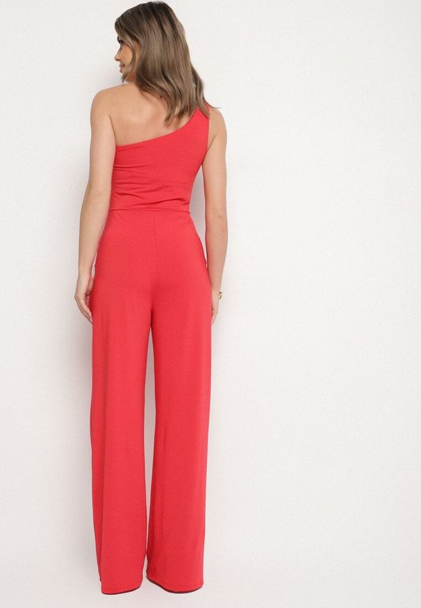 Born2be - Czerwony Asymetryczny Kombinezon na Jedno Ramię z Kieszeniami Efriele. Okazja: na co dzień, na randkę. Kolor: czerwony. Styl: casual