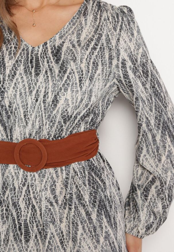 Born2be - Szara Sukienka z Gumką w Pasie Hosse. Okazja: na spacer, na randkę. Kolor: szary. Materiał: tkanina, materiał. Długość rękawa: długi rękaw. Typ sukienki: rozkloszowane. Długość: maxi