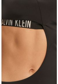 Calvin Klein - Strój kąpielowy. Kolor: czarny. Materiał: materiał, dzianina, poliamid, elastan. Wzór: nadruk #4