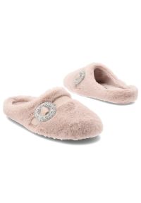 Różowe Kapcie Macarena Domowe Obuwie Damskie. Okazja: do domu. Zapięcie: klamry. Kolor: różowy. Styl: elegancki #3