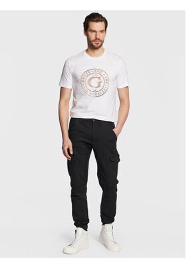 Guess T-Shirt Round Logo M3GI11 J1314 Biały Slim Fit. Kolor: biały. Materiał: bawełna