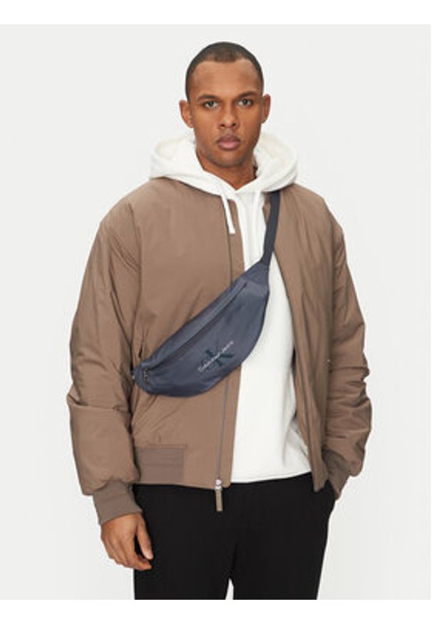 Calvin Klein Jeans Saszetka nerka Sport Essentials Waistbag 38 LV04G3001G Granatowy. Kolor: niebieski. Materiał: materiał