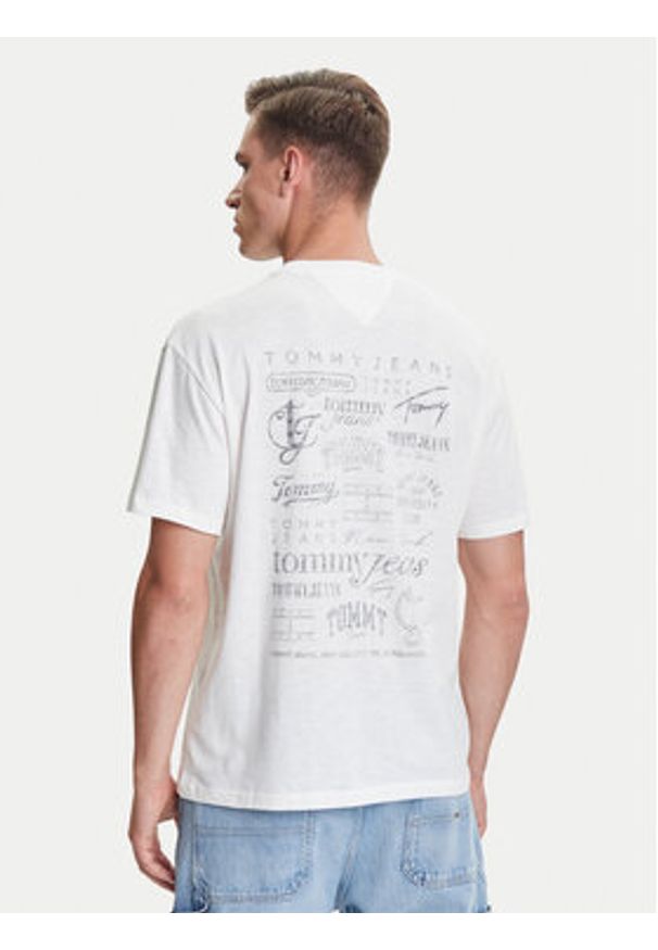Tommy Jeans T-Shirt Archive Logos DM0DM21584 Biały Relaxed Fit. Kolor: biały. Materiał: bawełna