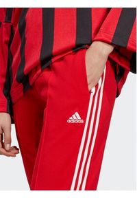 Adidas - adidas Spodnie dresowe Tiro Suit Up Lifestyle Track Pant IC6679 Czerwony Regular Fit. Kolor: czerwony. Materiał: dresówka #3