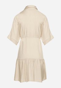 Born2be - Jasnobeżowa Sukienka Koszulowa z Wiskozy z Kołnierzykiem i Wiązaniem Nanieria. Okazja: na co dzień. Kolor: beżowy. Materiał: wiskoza. Długość rękawa: krótki rękaw. Typ sukienki: koszulowe. Styl: casual, boho #4