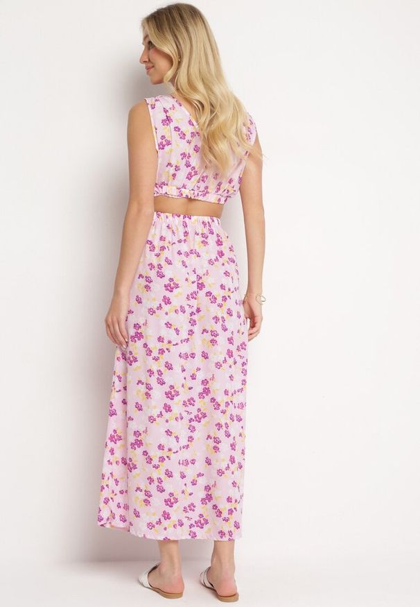 Born2be - Różowy Dwuczęściowy Komplet w Kwiaty Top na Ramiączkach Spódnica z Gumką w Pasie Dimantia. Kolor: różowy. Materiał: wiskoza, materiał. Wzór: kwiaty