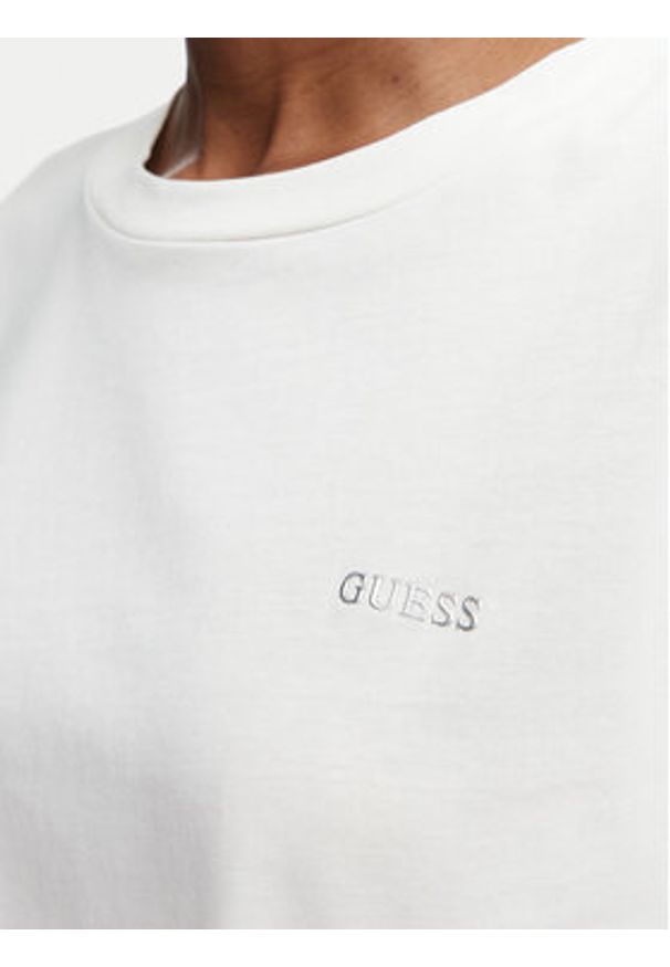Guess T-Shirt V6GI17 K2984 Kremowy Regular Fit. Kolor: kremowy. Materiał: bawełna