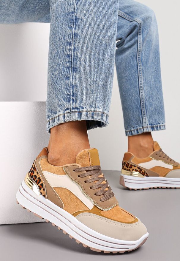 Renee - Brązowe Sneakersy na Wysokiej Podeszwie z Błyszczącymi Wstawkami Lovana. Kolor: brązowy. Obcas: na platformie