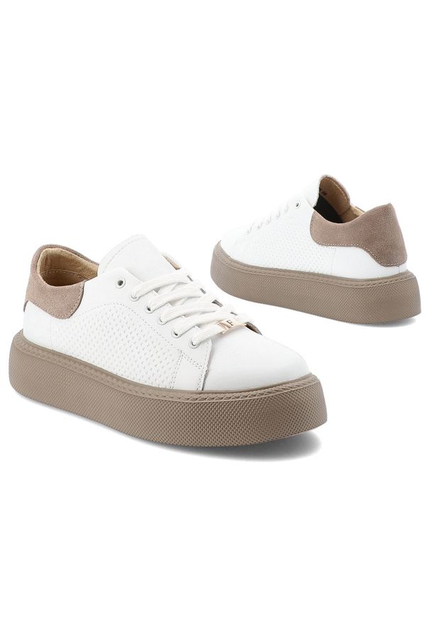 Sneakersy damskie Filippo, cholewka ze skóry naturalnej z klasycznym sznurowaniem wygodna wkładka oraz masywna podeszwa, białe, DP7502/26. Okazja: na co dzień. Kolor: biały. Materiał: skóra. Szerokość cholewki: normalna. Wzór: ażurowy. Obcas: na platformie. Styl: klasyczny