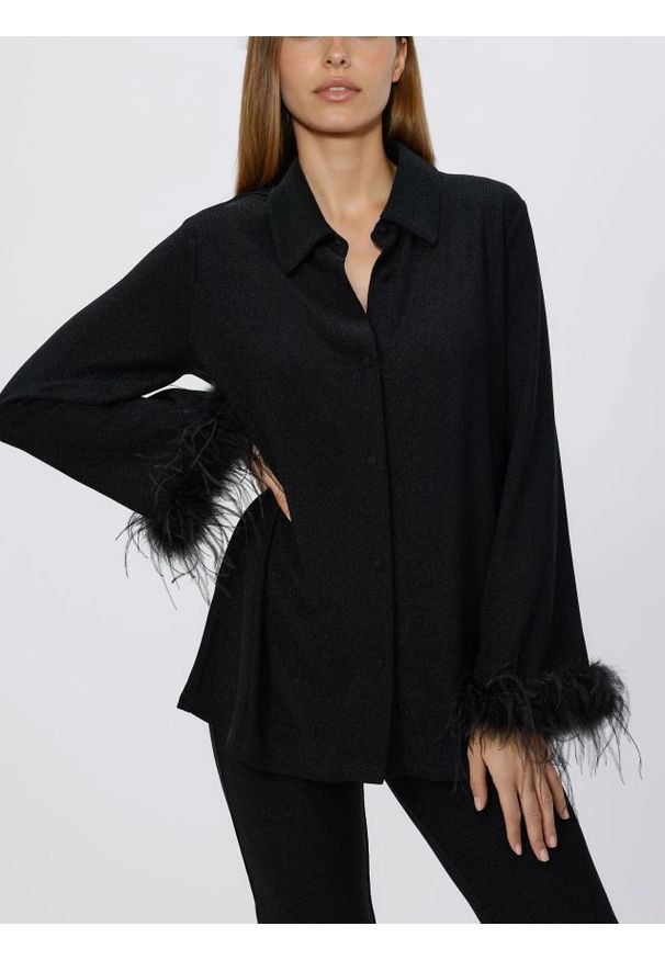 Reserved - Koszula z metalizowaną nitką - czarny. Kolor: czarny. Materiał: dzianina