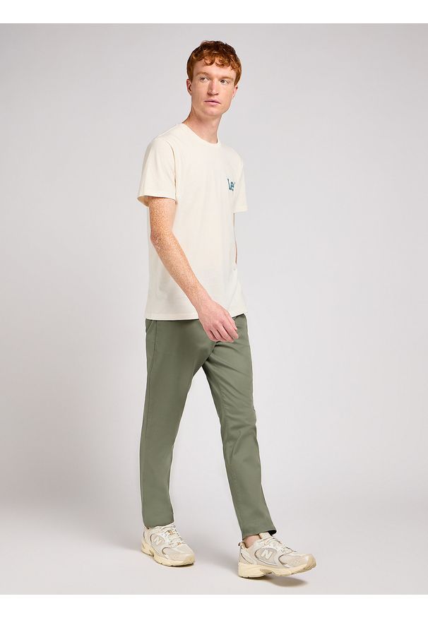 Lee - MESKIE SPODNIE LEE SLIM CHINO OLIVE GROVE 112349317