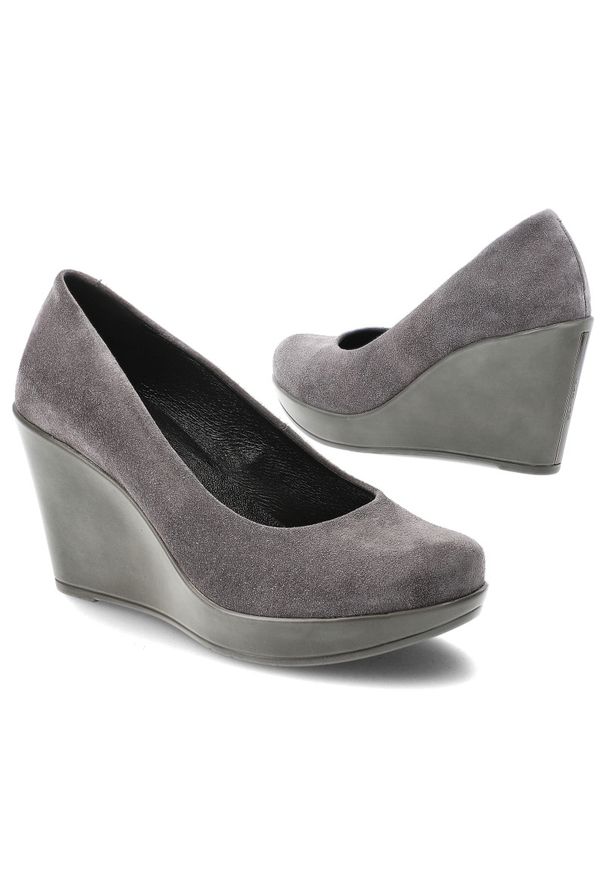 Szare Czółenka Karino Eleganckie Obuwie Damskie Na Koturnie. Okazja: na co dzień. Kolor: szary. Materiał: welur. Obcas: na koturnie. Styl: elegancki