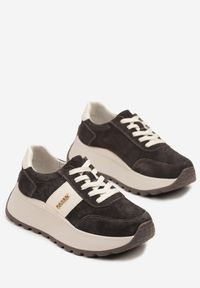 Renee - Brązowe Sneakersy z Naturalnego Zamszu ze Skórzaną Wkładką Latisella. Okazja: na co dzień, na spacer. Kolor: brązowy. Materiał: zamsz, skóra. Sport: turystyka piesza