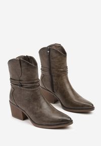 Born2be - Ciemnobeżowe Botki w Stylu Kowbojek na Stożku Zdobione Rzemykiem Mionadia. Okazja: na co dzień. Kolor: beżowy. Materiał: zamsz, jeans. Wzór: aplikacja. Sezon: zima, jesień. Obcas: na stożku. Styl: boho, casual. Wysokość obcasa: średni #5