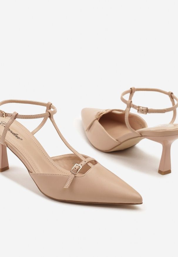 Renee - Beżowe Sandały Typu Slingback Ozdobione Paskiem Nilavin. Okazja: na co dzień. Nosek buta: szpiczasty. Zapięcie: pasek. Kolor: beżowy. Wzór: aplikacja. Sezon: lato. Styl: elegancki, casual