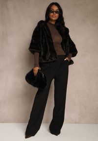 Renee - Czarna Kurtka Futrzana o Kroju Oversize z Kapturem i Rękawami 3/4 Titene. Okazja: na co dzień. Typ kołnierza: kaptur. Kolor: czarny. Materiał: futro. Sezon: zima. Styl: klasyczny, casual, elegancki #5