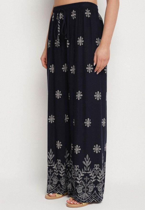 Born2be - Granatowy Wiskozowy Komplet Bluzka z Wiązaniem i Spodnie Lunavelia. Kolor: niebieski. Materiał: wiskoza