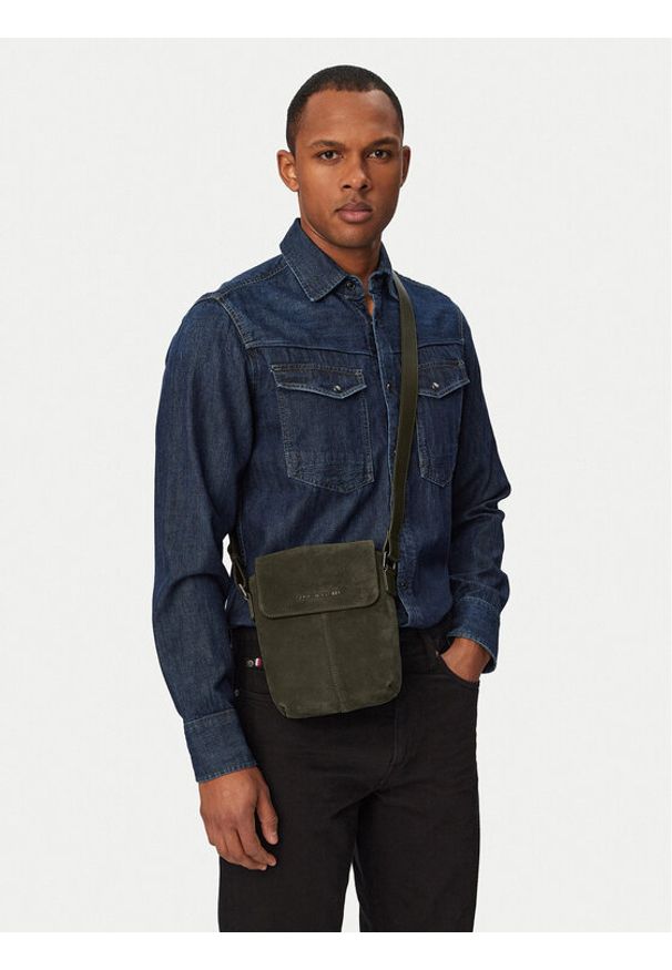 TOMMY HILFIGER - Tommy Hilfiger Saszetka Metal Logo Suede Crossbody Bag AM0AM14262 Zielony. Kolor: zielony. Materiał: zamsz, skóra