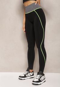 Renee - Czarno-Zielone Legginsy Sabrigoria. Kolor: czarny. Długość: długie. Wzór: kolorowy. Styl: sportowy #3