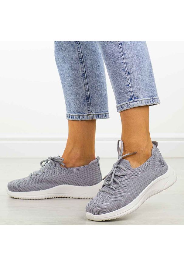 Szare sportowe buty damskie Vinceza 17366. Kolor: szary. Materiał: tkanina. Szerokość cholewki: normalna. Sezon: wiosna, lato. Sport: fitness