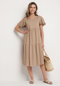 Born2be - Beżowa Wiskozowa Sukienka Rozkloszowana z Dekoltem V Natilenia. Okazja: na co dzień. Kolor: beżowy. Materiał: wiskoza. Styl: klasyczny, elegancki, casual