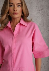 Renee - Różowy Krótki Kombinezon Bawełniany w Stylu Casual Arethanise. Okazja: na co dzień. Kolor: różowy. Materiał: bawełna. Długość: krótkie. Wzór: gładki. Sezon: lato. Styl: casual #4