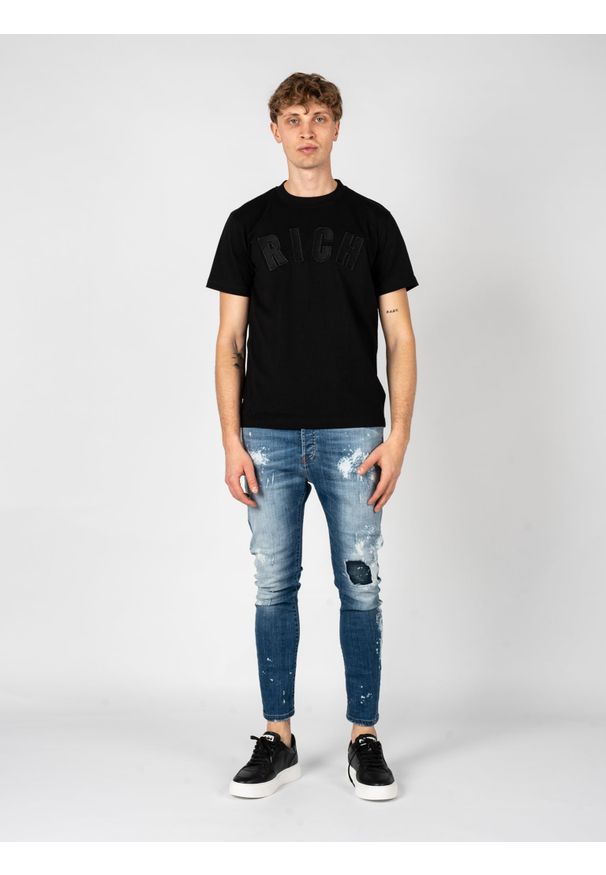 John Richmond T-Shirt "Tropik" | RMA22207TS | Mężczyzna | Czarny. Okazja: na co dzień. Kolor: czarny. Materiał: bawełna. Długość rękawa: krótki rękaw. Długość: krótkie. Wzór: aplikacja. Styl: casual