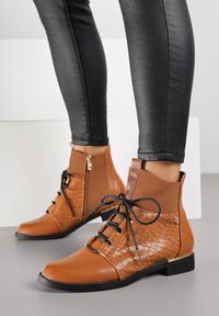Renee - Jasnobrązowe Botki Vices w Stylu Trzewików z Motywem Skóry Krokodyla Alirriva. Okazja: na co dzień. Kolor: brązowy. Materiał: skóra. Sezon: jesień. Styl: casual