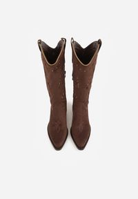 Born2be - Brązowe Botki Kowbojki na Stożku z Imitacji Zamszu z Ażurowymi Wstawkami Crela. Okazja: na co dzień, na randkę. Kolor: brązowy. Materiał: zamsz. Wzór: ażurowy. Obcas: na stożku. Styl: casual, elegancki, boho, klasyczny. Wysokość obcasa: niski #4