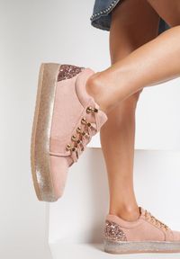 Renee - Różowe Sneakersy Ineffable Catkin. Kolor: różowy. Materiał: zamsz. Obcas: na platformie