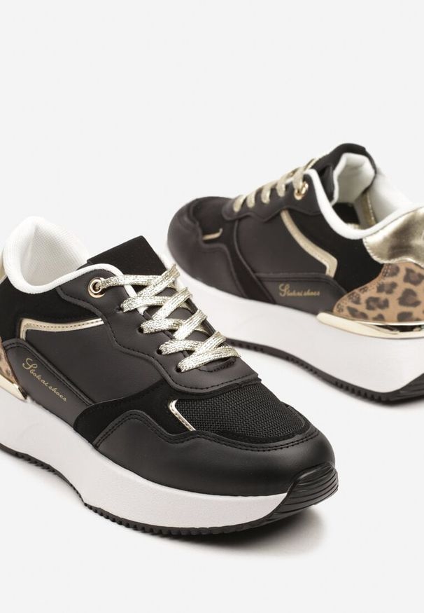 Born2be - Czarne Sneakersy Ozdobione Napisem i Panterką Wakkaria. Okazja: na co dzień. Zapięcie: sznurówki. Kolor: czarny. Wzór: napisy, aplikacja, motyw zwierzęcy