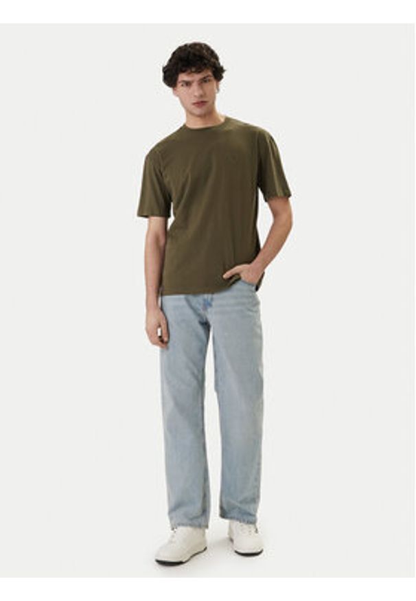 Guess T-Shirt F6GI11 K8HM4 Khaki Regular Fit. Kolor: brązowy. Materiał: bawełna