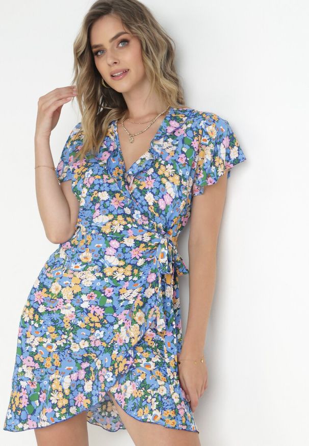 Born2be - Niebiesko-Granatowa Kopertowa Sukienka Mini z Wiązaniem w Pasie z Wiskozy Huette. Kolor: niebieski. Materiał: wiskoza. Wzór: aplikacja. Sezon: wiosna, lato. Typ sukienki: kopertowe. Długość: mini