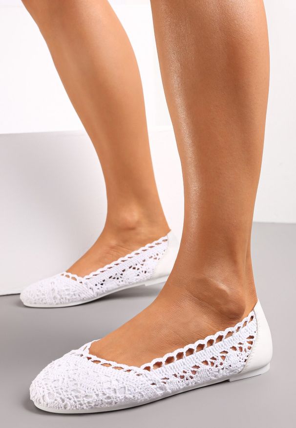 Born2be - Białe Koronkowe Balerinki Wsuwane Treada. Zapięcie: bez zapięcia. Kolor: biały. Materiał: koronka. Sezon: wiosna, lato